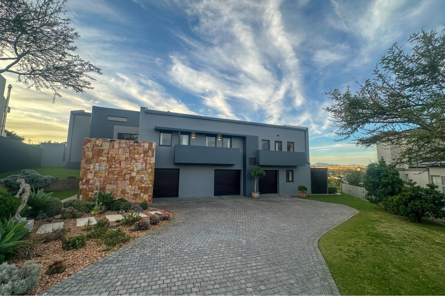 5 Bedroom Property for Sale in Oubaai Western Cape